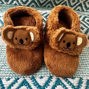 UGG Baby Bixbee slippers size 4/5 brown new without tags